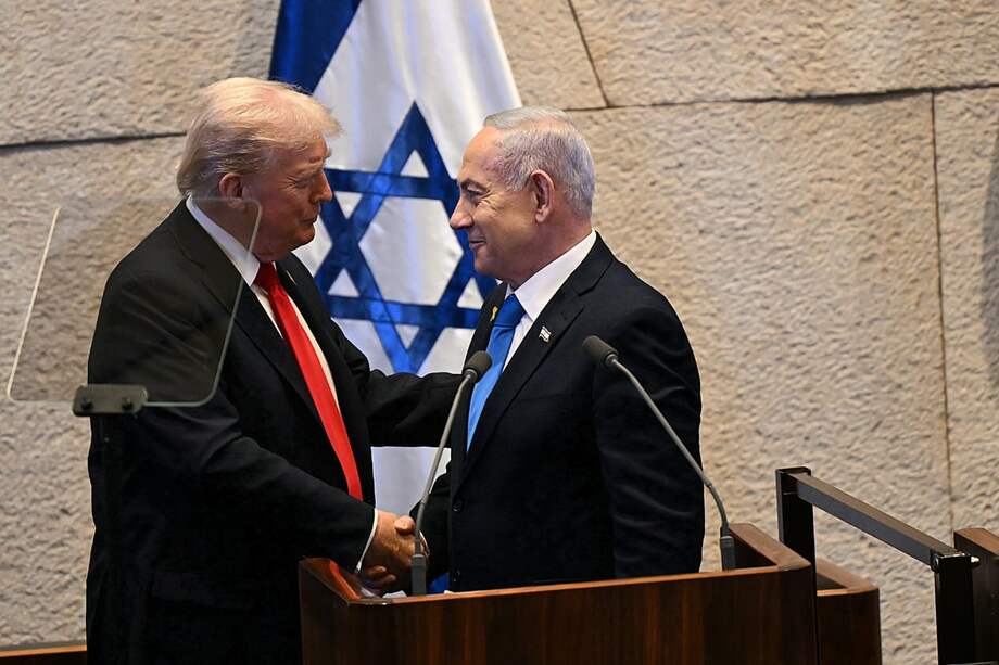 El presidente de Estados Unidos, Donald Trump (i), y su homólogo israelí, Benjamín Netanyahu, este lunes en el Parlamento israelí (Knéset) en Jerusalén.