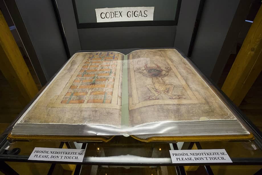 El “Codex gigas” mide 92 centímetros de alto, 50.5 de largo y 22 de ancho. El libro reposa en la Biblioteca Nacional de Suecia. / Cortesía