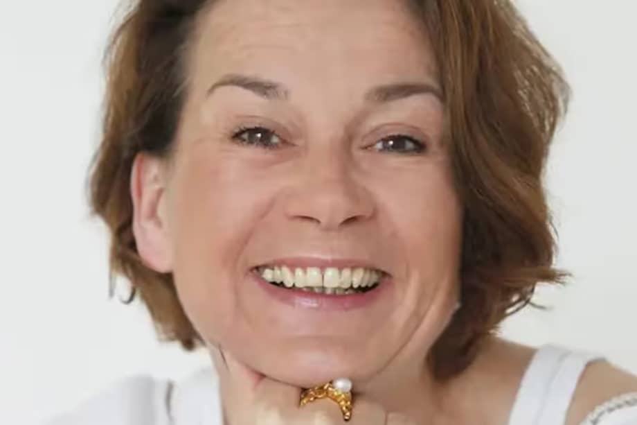 Alexandra Fröhlich, autora "bestseller" alemana fue hallada muerta en su casa flotante por su hijo.