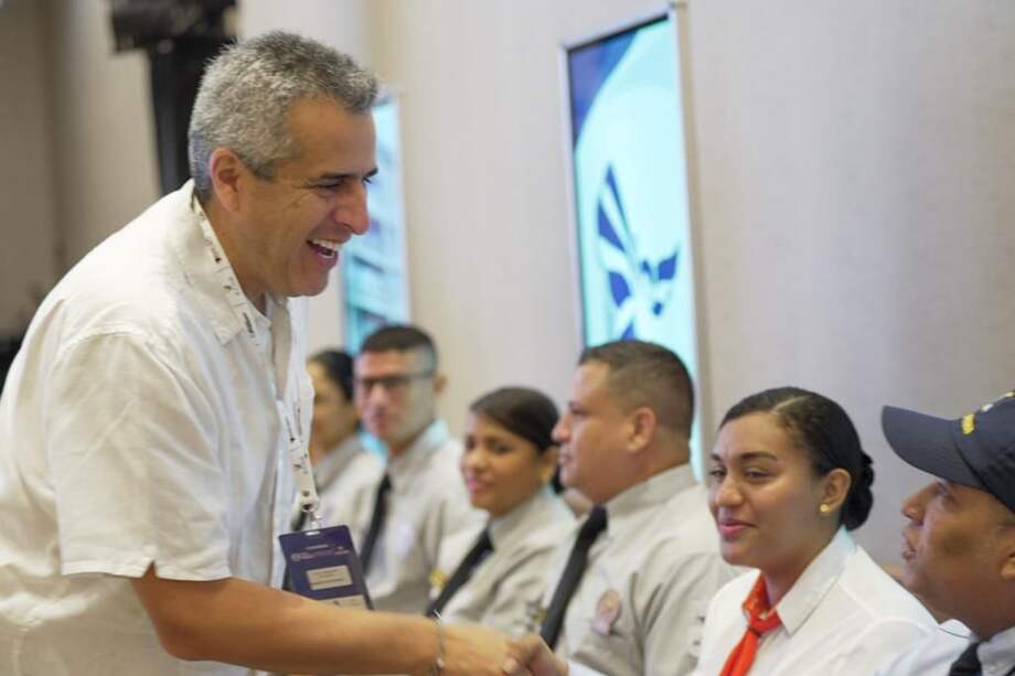 Luis Fernando Velasco dijo que se podrían escoger unas ciudades o zonas piloto para poner a andar su propuesta.