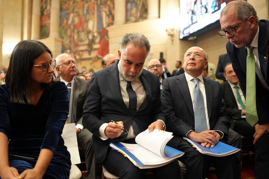 El gobierno busca aprobar reformas como la de la salud, la tributaria y la ley de sometimiento.