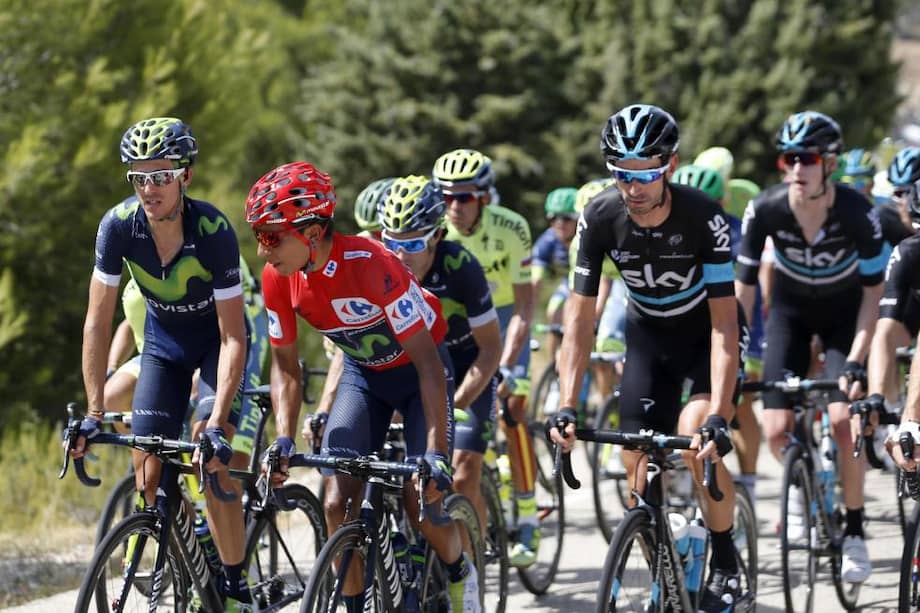 El ciclista colombiano Nairo Quintana sigue vestido de rojo. / EFE