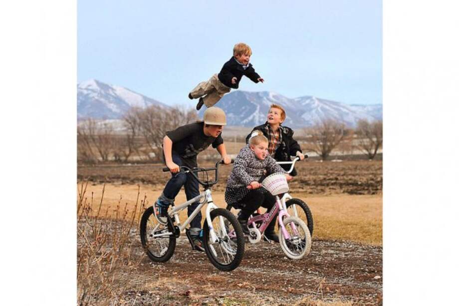 Wil es un bebé de 18 meses que tiene síndrome de Down, sin embargo esto no le ha impedido cruzar mares y escalar montañas. / Instagram Dad Blog