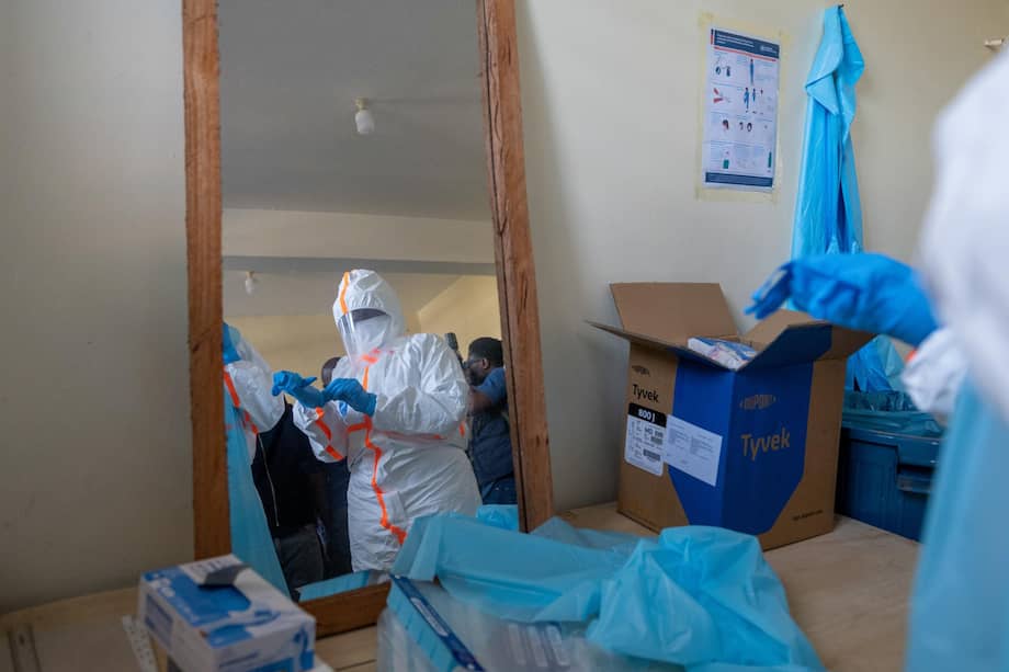 Personal de salud en Bunia, una de las ciudades más afectadas por el actual brote de ébola.