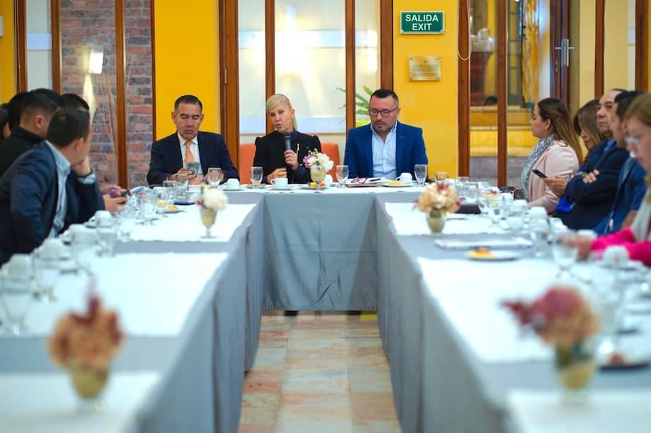 Dilian Francisca Toro lideró el encuentro del Partido de la U en el que se trataron las preocupaciones sobre la reforma tributaria.