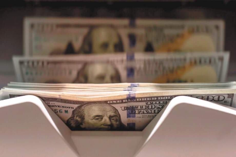 A menos que ocurran hechos de gran impacto, los analistas no esperan que el dólar vuelva a los $3.500. / Bloomberg