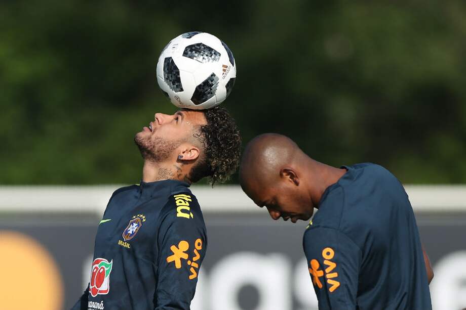 Neymar y la selección de Brasil se entrenan en Londres. / AFP