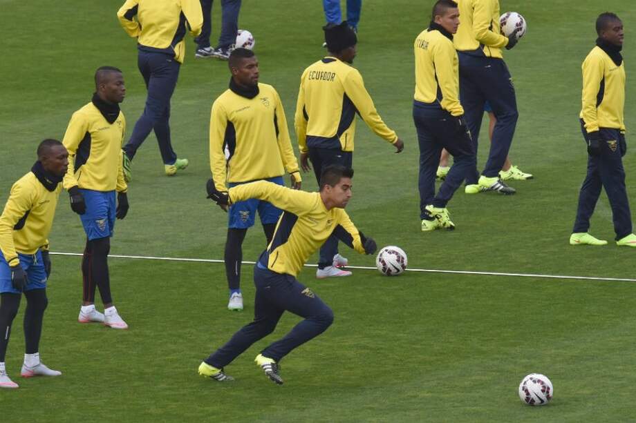 Selección de Ecuador durante su entreno para el partido de este jueves. / AFP