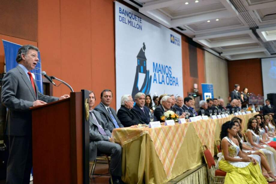 Santos dice que lo tildan de traidor por no seguir "la política del avestruz"