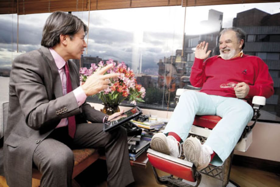 Poncho Rentería acepta el título de escritor de peluquería