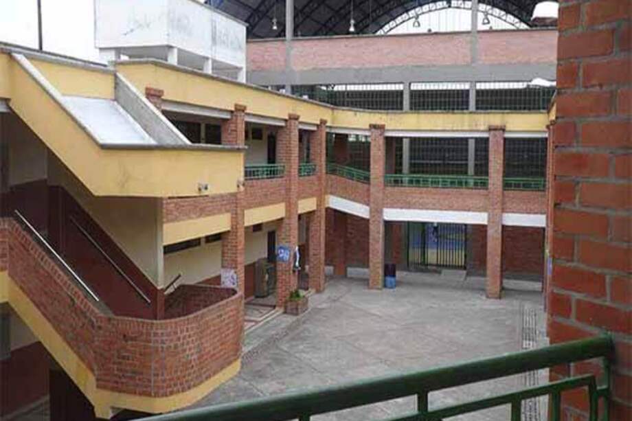 Los estudiantes fueron trasladados a tres centros médicos de la región. / Institución educativa El Castillo