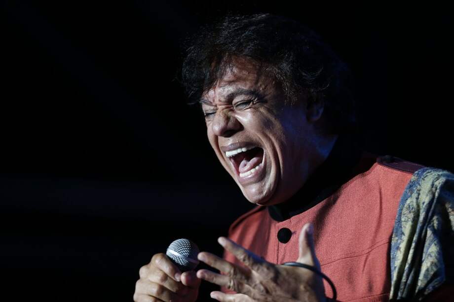 Juan Gabriel, "El divo de Juárez", en una presentación durante la gira "Celebración 2014". / AFP