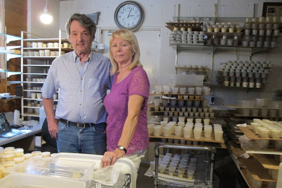 Charles Cristensen y su esposa Anita atravesaron Estados Unidos hasta internarse en el gran desierto de Sonora. Allí tienen un inmenso laboratorio de arañas. / Pablo Correa