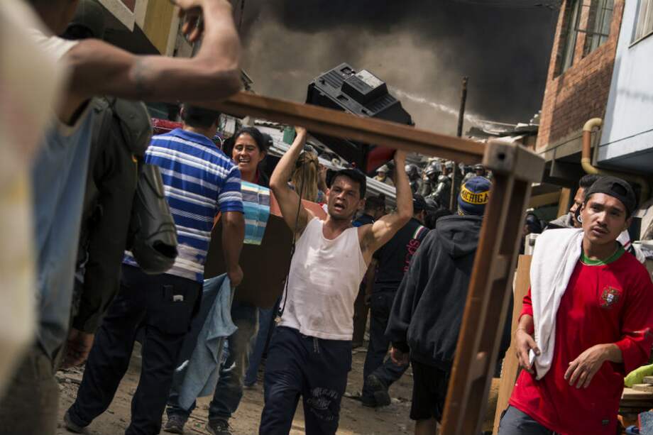 Ese día, el Esmad llegó al barrio en la madrugada. Pero fue en la tarde cuando se prendió el incendio. / Foto: Jose Vargas Esguerra
