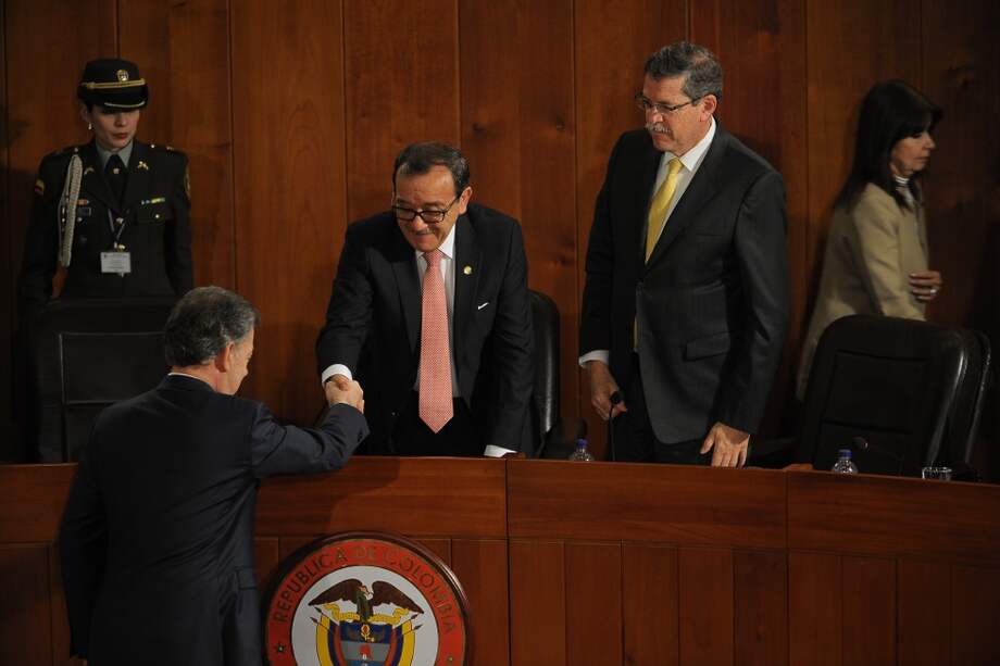 Hace tres semanas el presidente Santos y el ponente del fallo del plebiscito, Luis E. Vargas, se encontraron en la audiencia pública sobre este tema. / Cristian Garavito.
