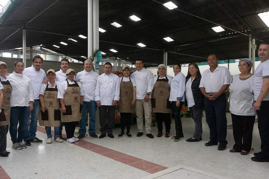 Chefs nacionales, internacionales y las cocineras de la Plaza Distrital de Mercado Doce de Octubre / Cortesía: Ipes.