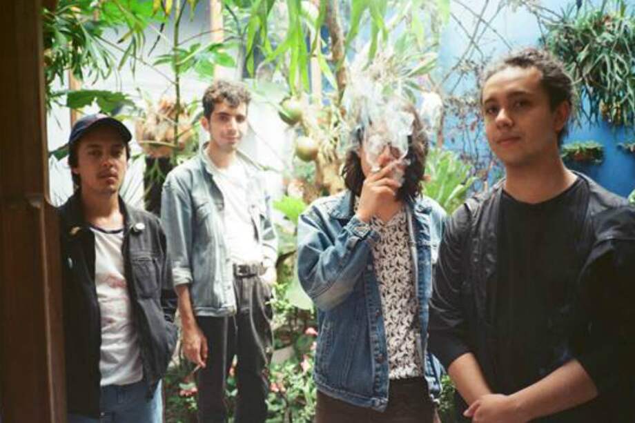 Nicolás Correa en la guitarra, Felipe “Pipex” Velázquez en el bajo, Juan Carlos Sánchez en la batería y Santiago “el profe” García en la otra guitarra y voz son los integrantes de la banda Nicolás y los Fumadores. / Cortesía