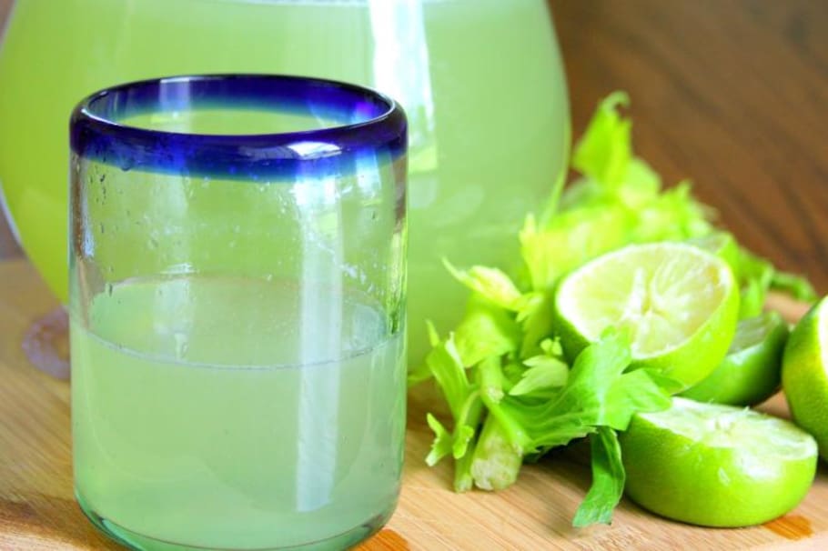 Agua de kiwi y limón, la mejor fuente de hidratación