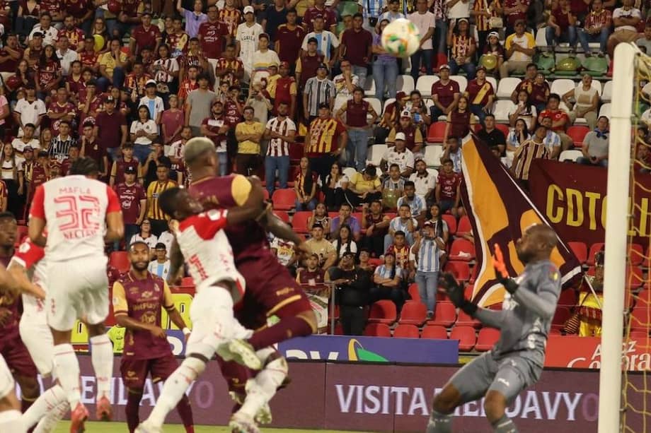 Deportes Tolima y Santa Fe chocaron este sábado en el Manuel Murillo Toro.