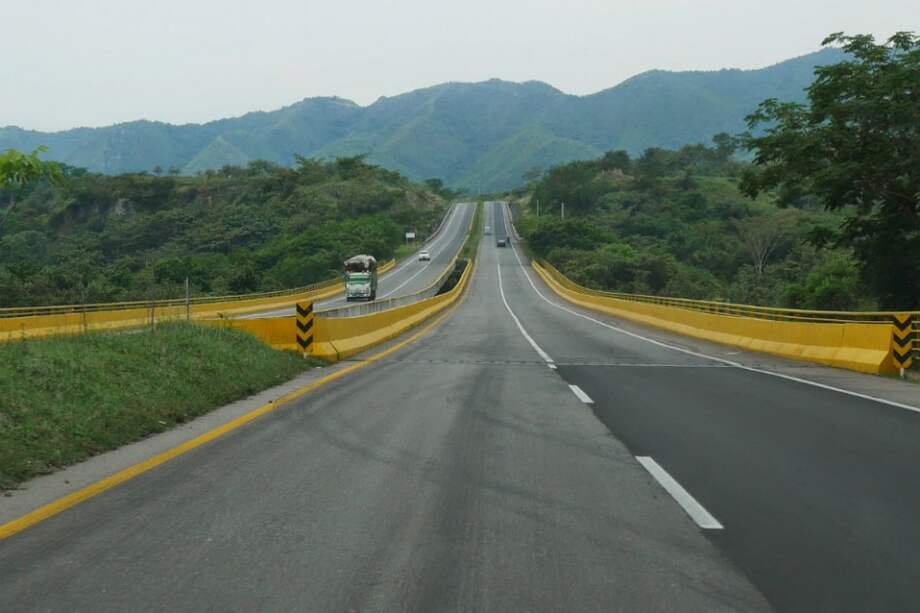 El tercer carril de la carretera Bogotá - Girardot hace parte de las obras 4G. /Jorge Sáenz