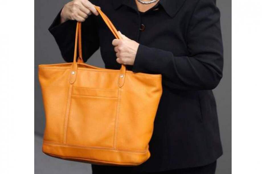 Riesgos de cargar un bolso pesado