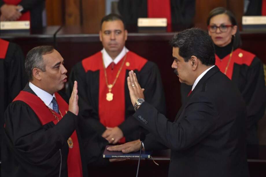 Maikel Moreno (i) es requerido por las autoridades estadounidenses por supuestos actos de corrupción.