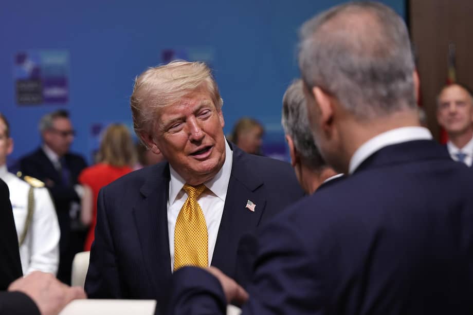 El presidente estadounidense Donald Trump (C) durante la cumbre de la OTAN de 2026 en Ankara, Turquía.