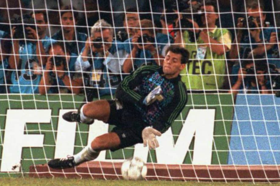 Sergio Goycochea, exarquero de Millonarios, detiene el penalti y le da la clasificación a Argentina a la final de Italia 90, el 3 de julio de ese año. / AFP