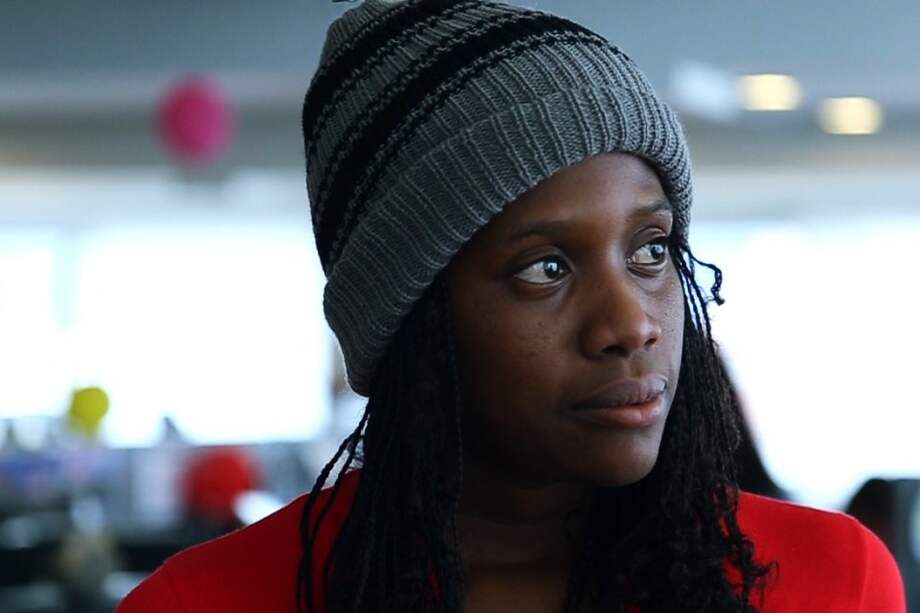 Yudis Mosquera llegó esta semana por primera vez a Bogotá, tiene 23 años y visitó la redacción de El Espectador con la tarea de escribir el editorial de hoy sobre lo que es nacer mujer y crecer en un departamento como el Chocó. / David Leonardo Carranza/El Espectador