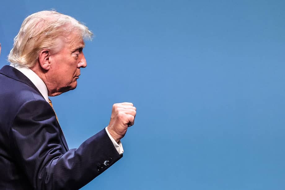 El presidente de Estados Unidos, Donald Trump, sale de una rueda de prensa en la Cumbre de la OTAN de 2026 en Ankara, Turquía.