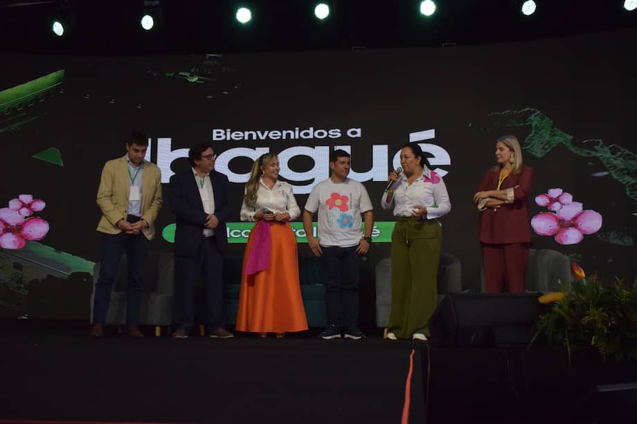 Alcaldesa de Ibagué Johana Aranda junto a Milton Carreño, quien organizó el evento.