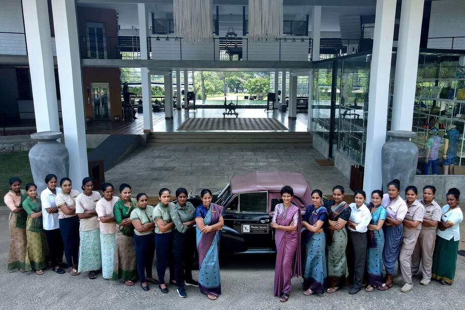 El Amba Yaalu (“Mejor Amigo” en cingalés) cuenta con unas 33 habitaciones y un equipo de 75 mujeres que se encarga de todas las tareas, incluso aquellas tradicionalmente consideradas masculinas.