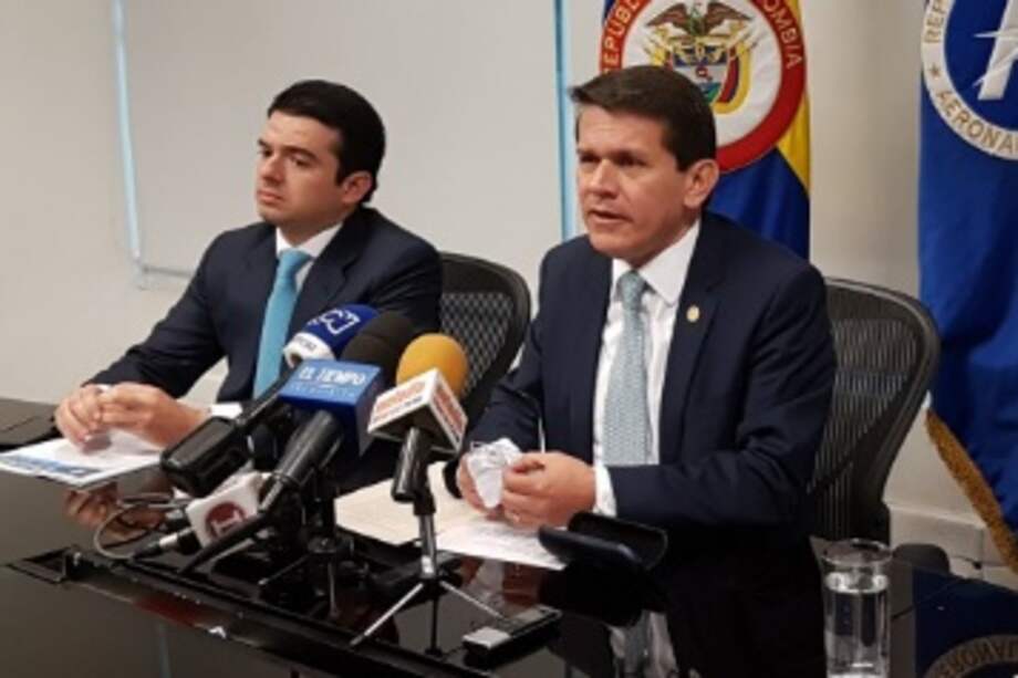 El director de la Aerocivil, Alfredo Bocanegra, durante la rueda de prensa. /Aerocivil.