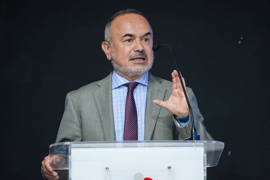 El ministro de Justicia, Jorge Iván Cuervo, confirmó que los traslados de los jefes de las bandas criminales siguen en revisión.