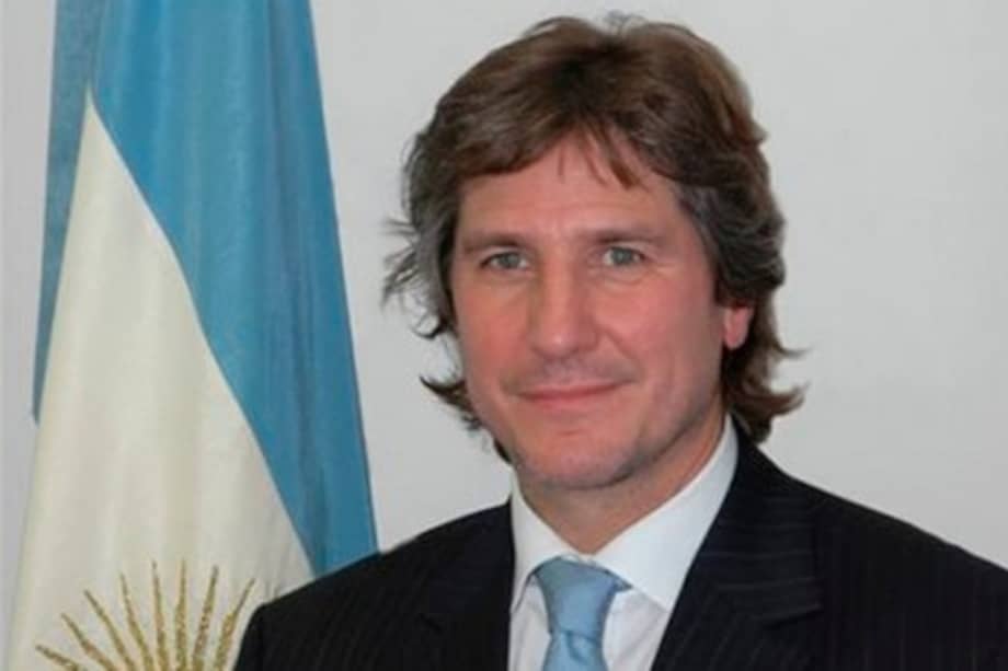 Justicia procesa al vicepresidente argentino en caso de corrupción
