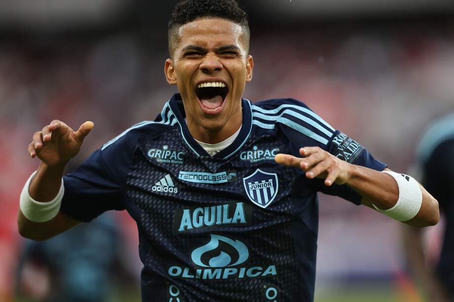 José Enamorado de Junior celebra un gol este martes, en un partido de la fase de grupos de la Copa Libertadores entre LDU Quito y Junior.