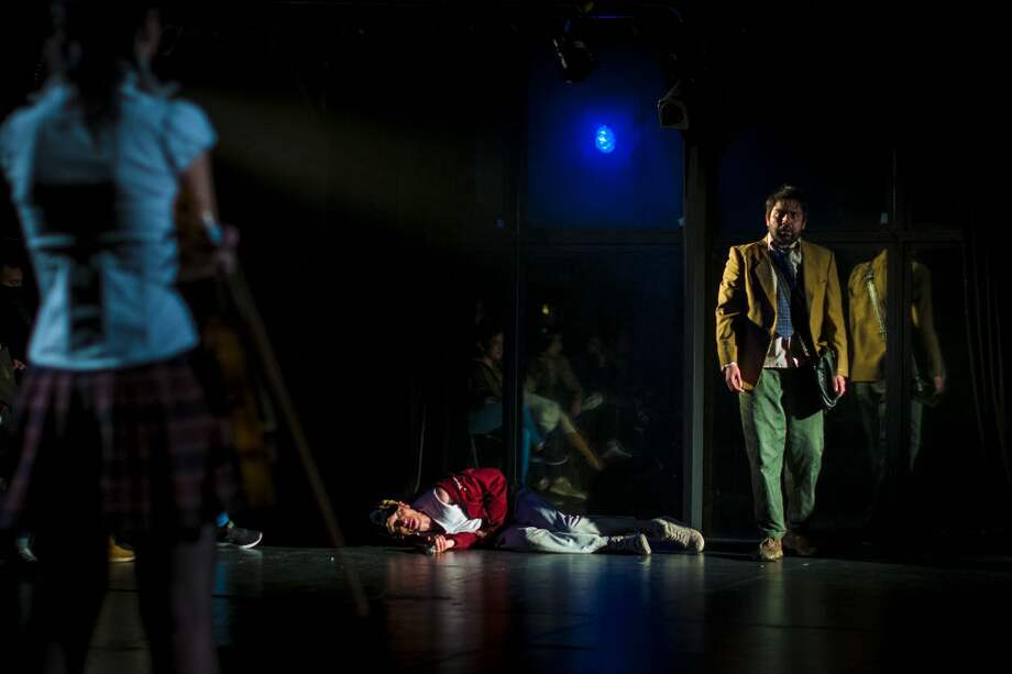 “Ruinas de un cuento dormido”, “Con mis pies en tu tierra” y “Casa sin ventanas” son algunas de las piezas que componen el repertorio de la compañía El Baúl.