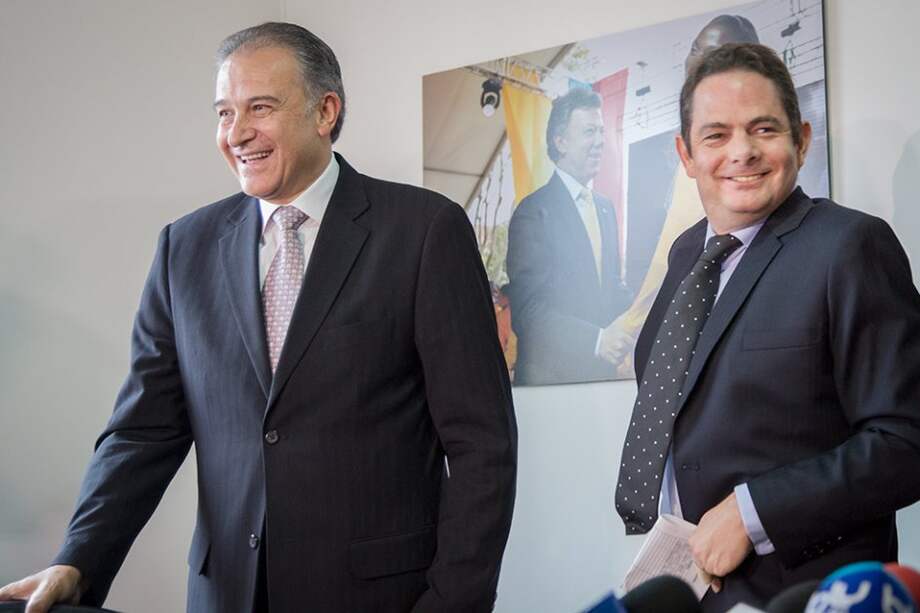 En la Fundación Buen Gobierno, el general (r) Óscar Naranjo y el exministro Germán Vargas Lleras.