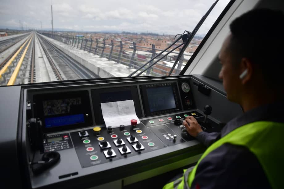 Los primeros recorridos autónomos y energizados de los trenes de la Línea 1 del Metro de Bogotá ya comenzaron sobre el viaducto del sur de la ciudad.