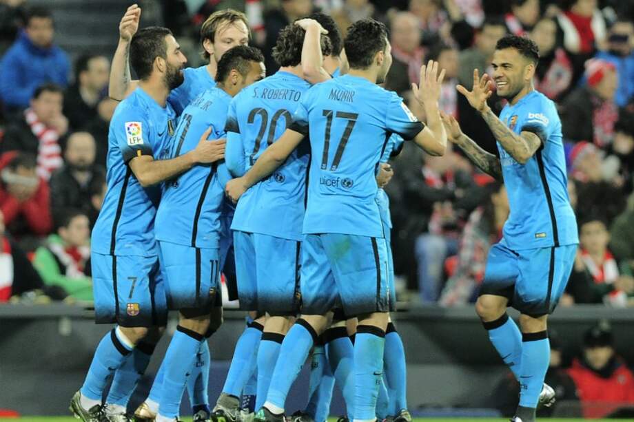 Los jugadores de Barcelona celebran el segundo gol en la victoria contra el Athletic de Bilbao. / AFP