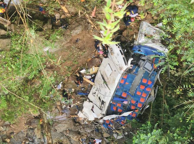 Tragedia en Antioquia: 17 muertos y 20 heridos en accidente de bus con estudiantes