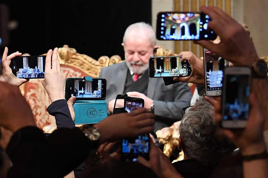 El expresidente Lula da Silva recibió muchos homenajes durante su visita a París. / AFP