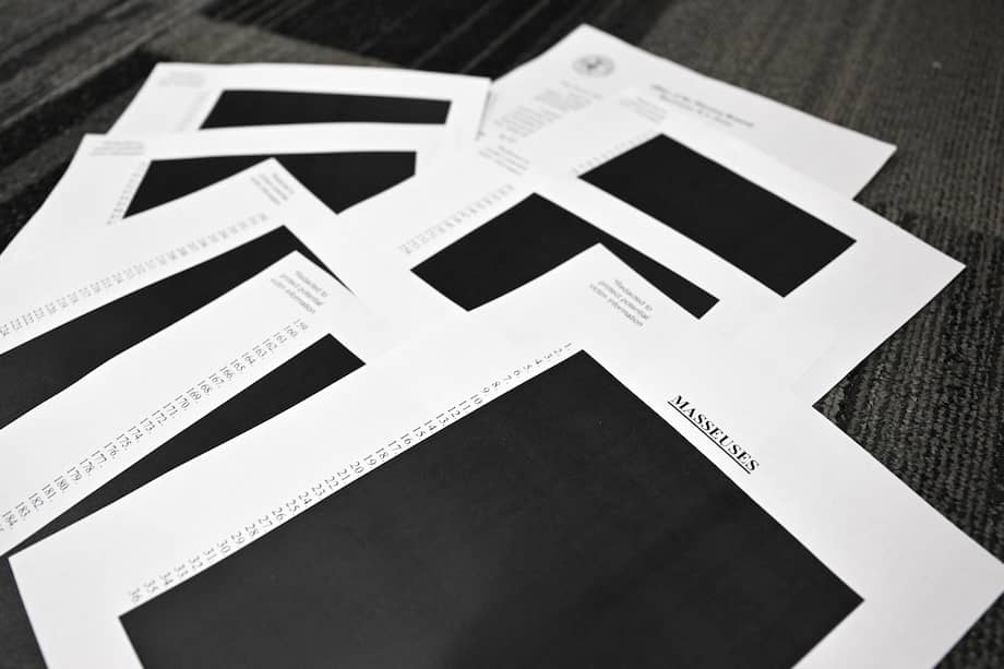 Muchos de los documentos de los expedientes del gobierno sobre Jeffrey Epstein han sido censurados.