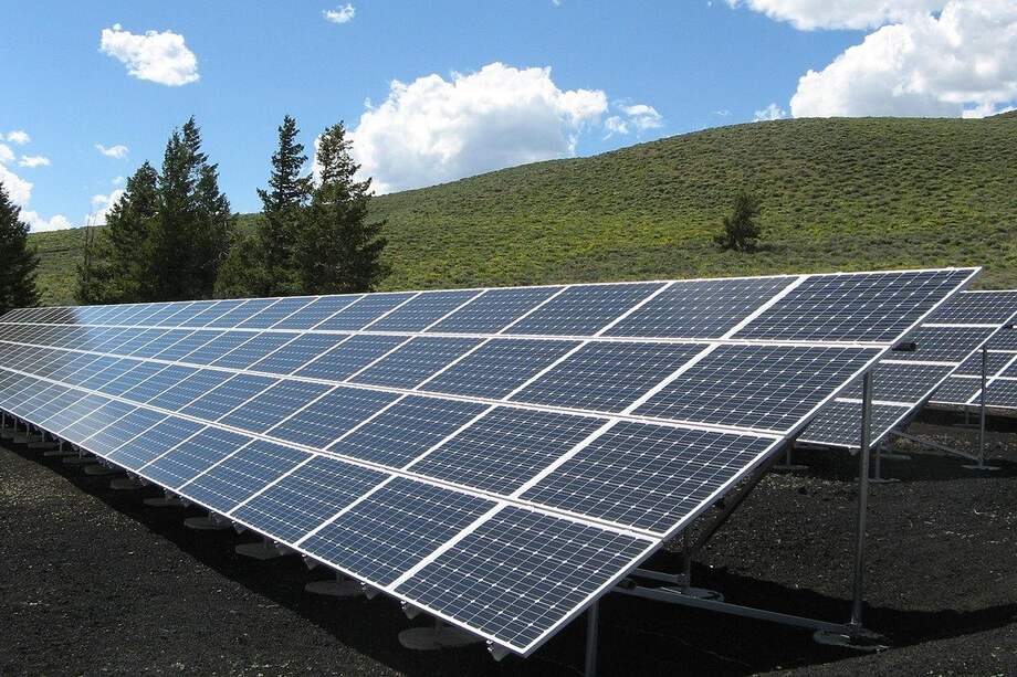 Según el Ministerio, 19.601 nuevos usuarios habrán recibido energía eléctrica a través de sistemas solares fotovoltaicos individuales en agosto de 2022.