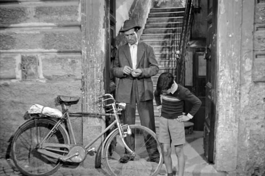 El protagonista de la película Ladrones de bicicletas, Antonio Ricci, en una escena del filme dirigido por Vittorio de Sica. / Cortesía