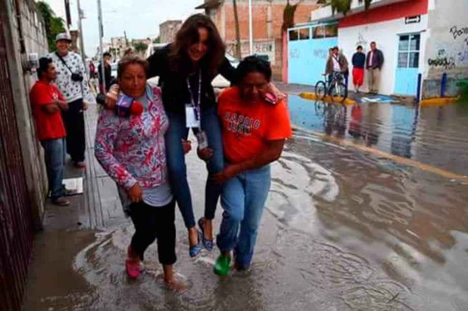 Despiden a periodista por comportamiento "vergonzoso" durante un cubrimiento