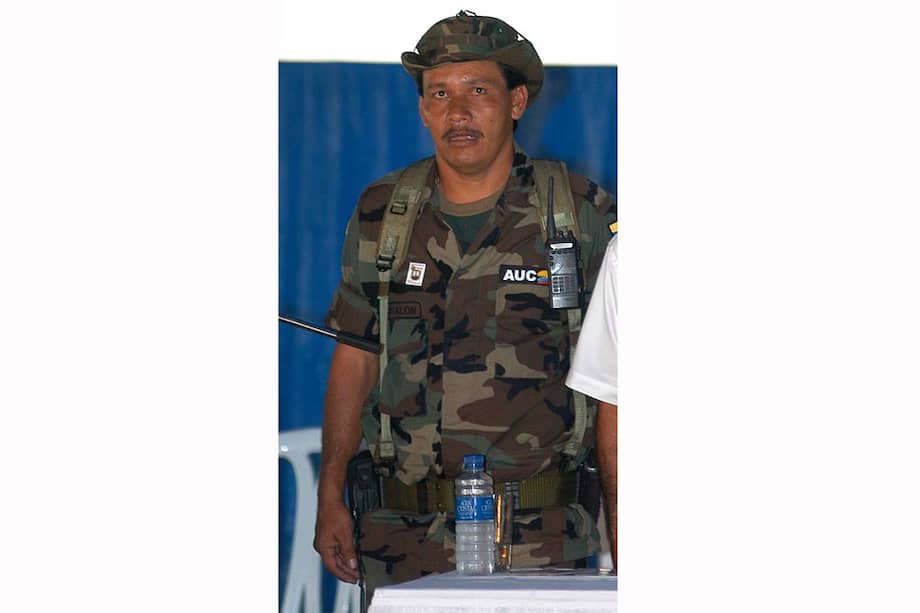 Arnubio Triana, alias ‘Botalón’, se desmovilizó en Puerto Boyacá el 28 de enero de 2006. / Archivo