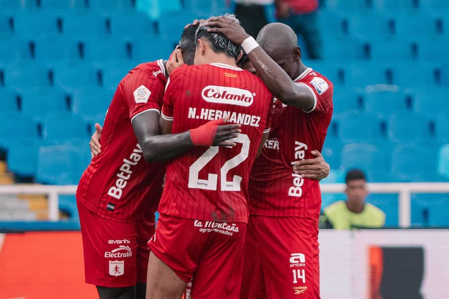 Jugadores de América de Cali celebrando el triunfo sobre Jaguares de Córdoba en el estadio Pascual Guerrero de la capital vallecaucana.