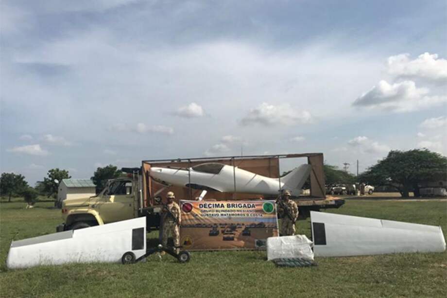 Ejército encuentra dentro de un camión, una avioneta utilizada por el narcotráfico