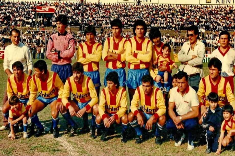 Sport Colombia está ubicado en la ciudad Fernando de la Mora. Su creación demostró que el fútbol también una incidencia política.